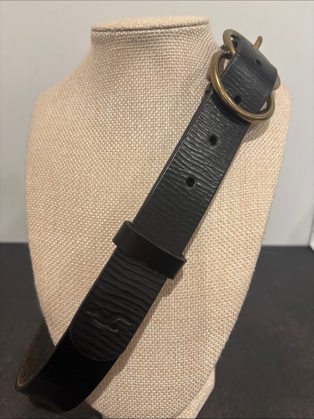 Hollister Men's Black Leather Belt with Brass Rings sz M / 35”